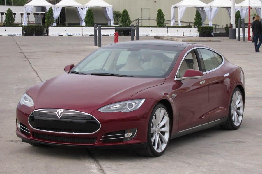  Tesla Model S Beta 2011 года  (фото 1 из 39)